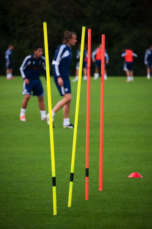 Spring Loaded Slalom Pole Diamond Football Training Equipment and